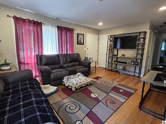 2nd image of 900 N 21st St