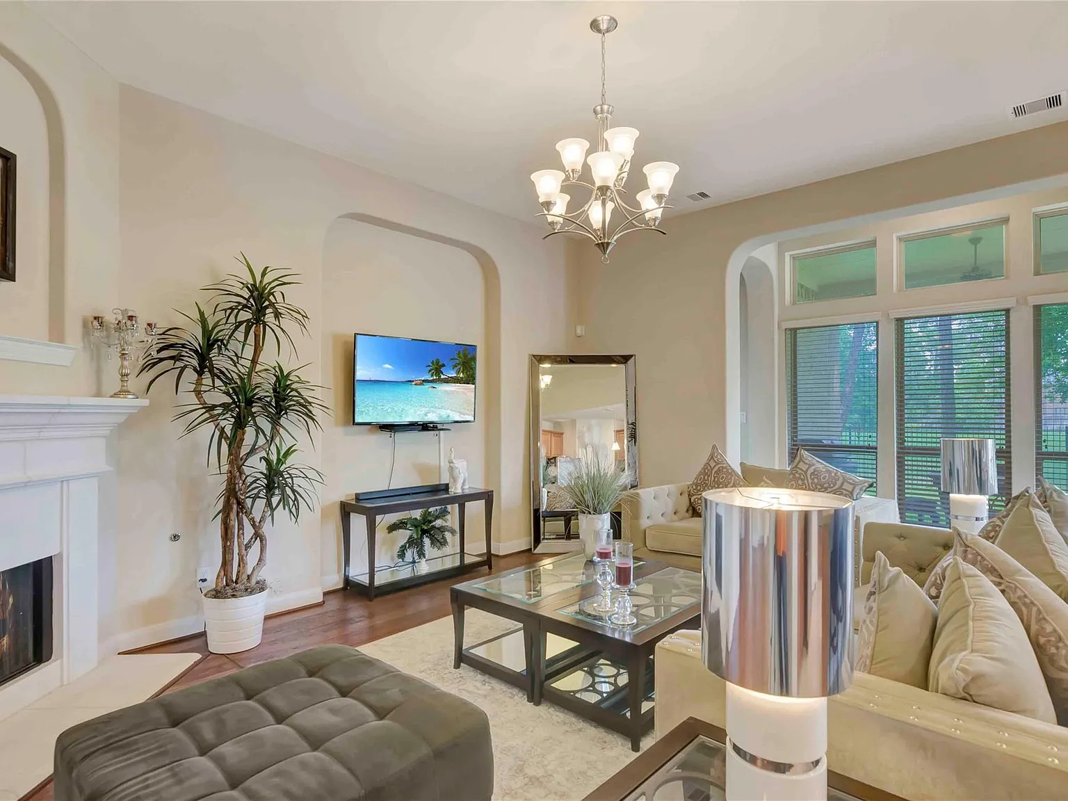 4 bed, 3.5 bath, 3207 sqft, $4,000 — Photo 3