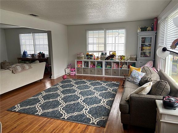 4th image of 48 N Wren St