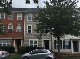 26026 Priesters Pond Dr, Chantilly, VA 20152