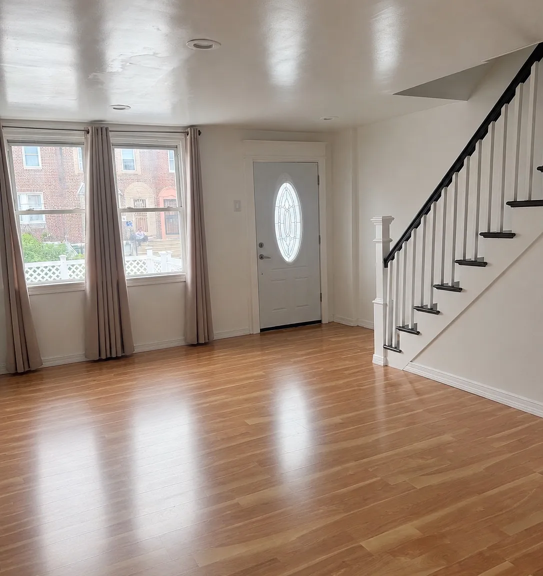 3 bed, 1.5 bath, 1056 sqft, $1,995 — Photo 2