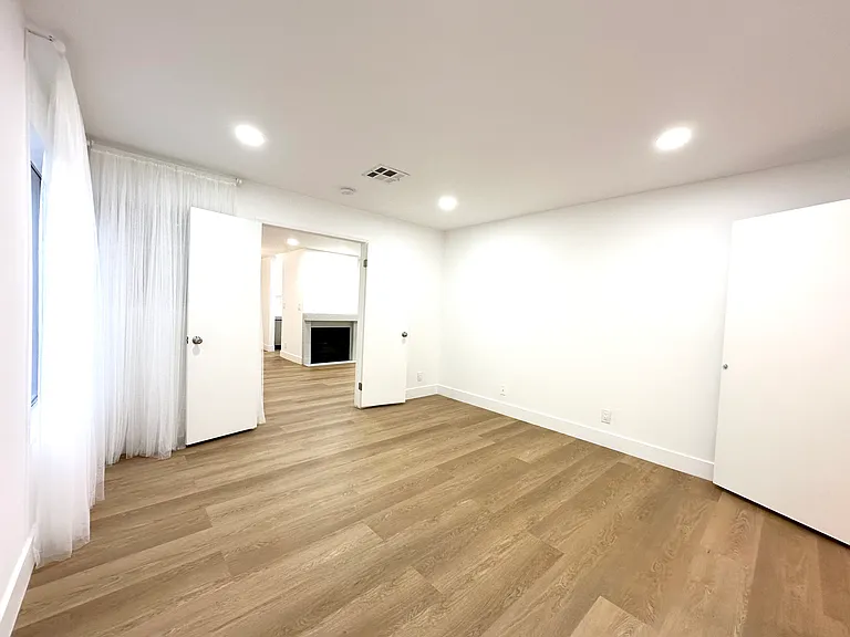 839 N Hayworth Ave #104 — Photo 11