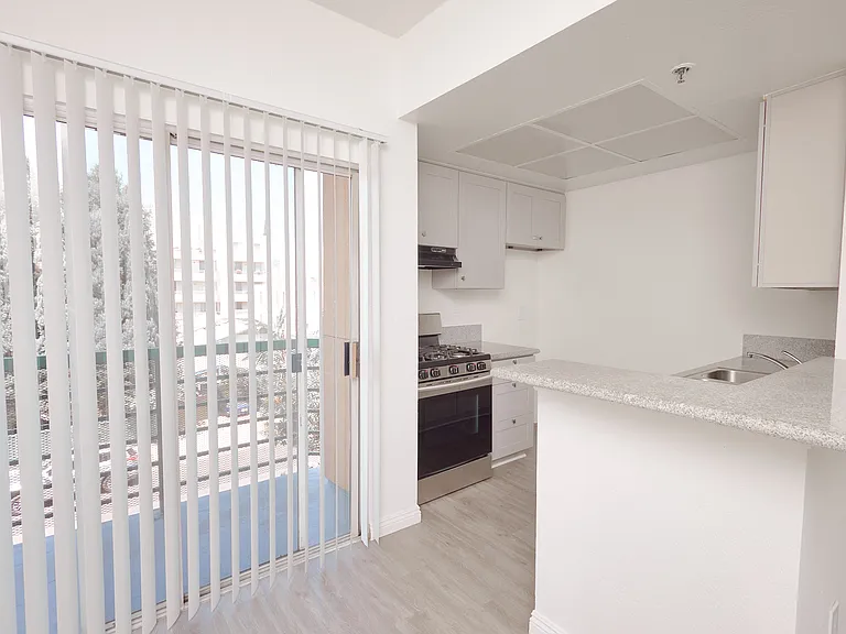 1210 North Cherokee Ave. — Photo 13