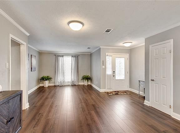 3rd image of 3921 Lake Trail Dr