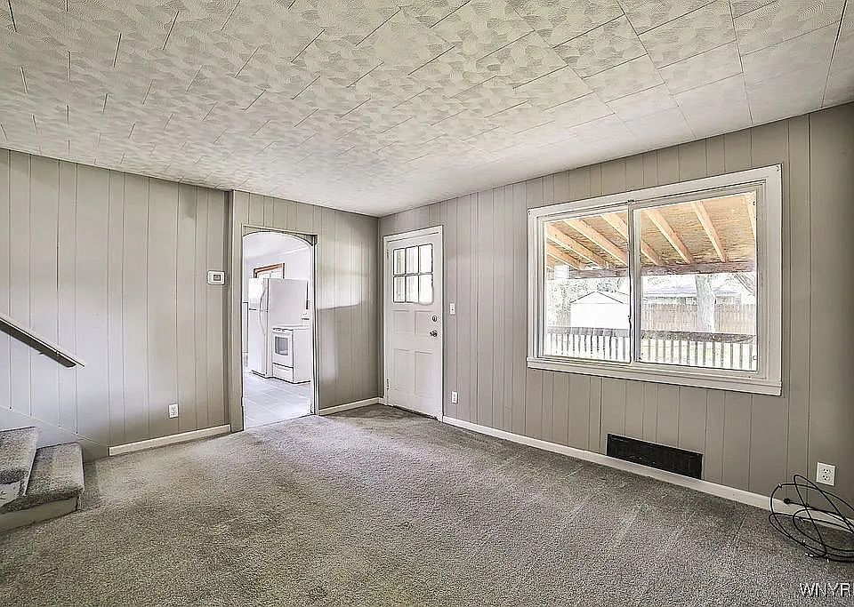 1st image of 5 Starcrest Dr