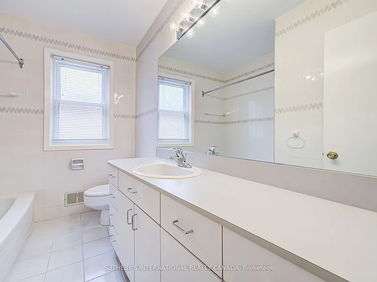 25 Abinger Cres — Photo 23