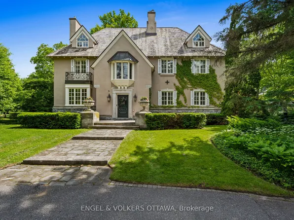 218 Coltrin Rd, Ottawa, ON K1M 0A6
