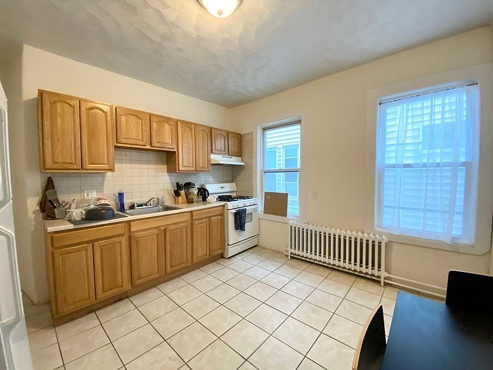 2nd image of 14 Elder St APT 2