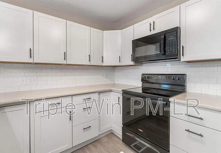 9914 Pinnacle Valley Rd — Photo 23