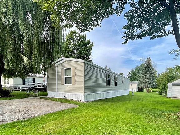 2nd image of 25 Aspen Dr