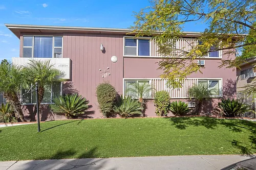 3907 Roxanne Ave Photo 1