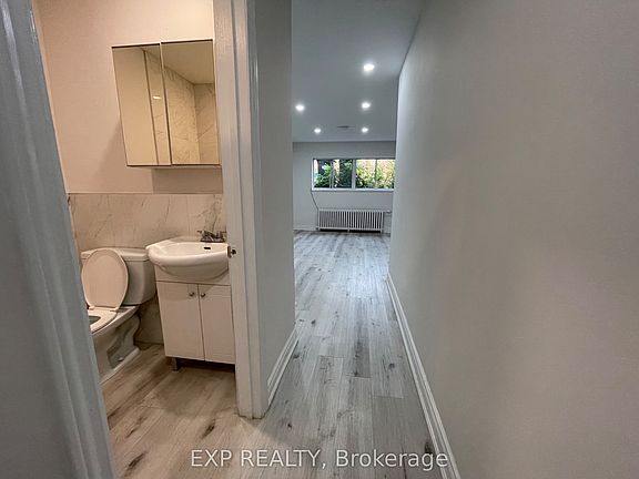 4th image of 259 Lakeshore Rd E #1
