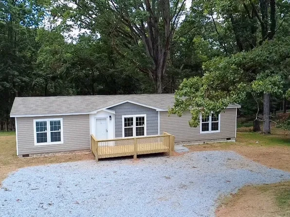 8671 Pea Ridge Rd, Cornelia, GA 30531