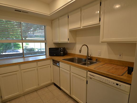 5th image of 1557 E Waterbury Dr Unit D