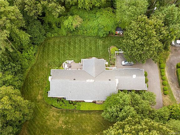 3rd image of 204 Kanawha Dr