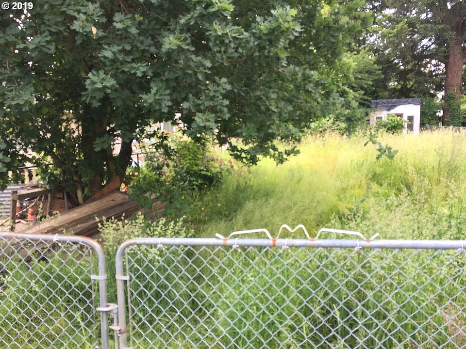 2nd image of 8406 SE Clay St