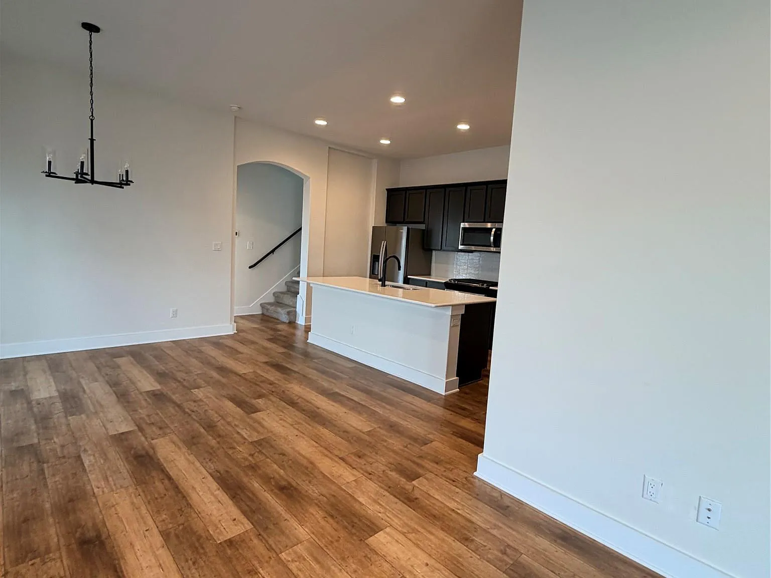 3 bed, 2.5 bath, 1982 sqft, $2,700 — Photo 4