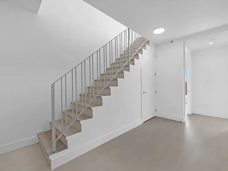 833 Maple St #7D — Photo 4