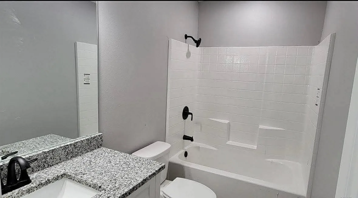 2 bed, 988 sqft, $1,450 — Photo 3