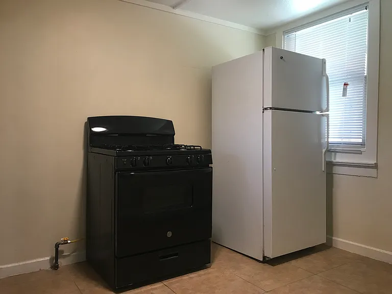 221 W Roger Rd #C — Photo 10