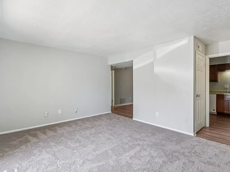 Castleton Manor Apartments — Photo 25