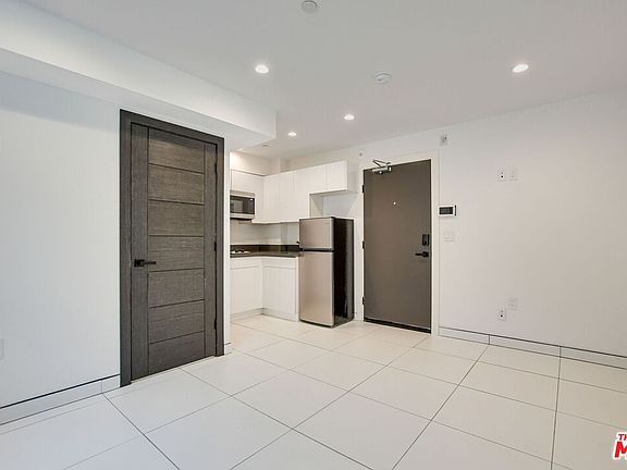 2nd image of 946 S Ridgeley Dr #205
