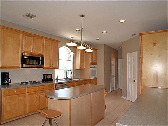 5th image of 2422 Netherwood Ct
