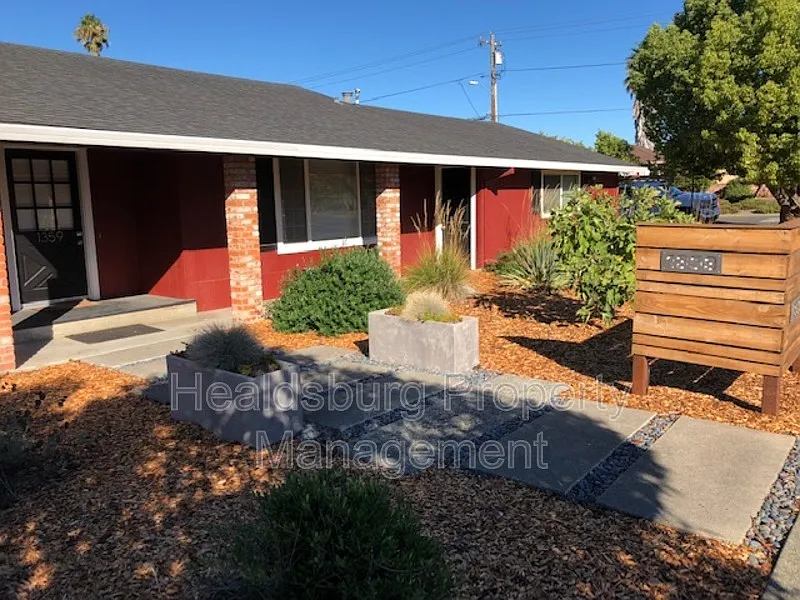 1359 Prentice Dr photo 1