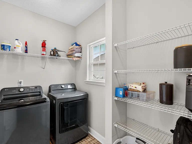 245 Alcott Cir — Photo 37