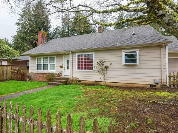 1441 N 14th St, Coos Bay, OR 97420