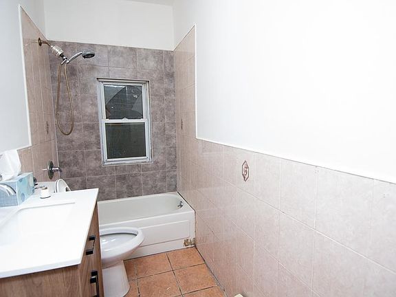 5th image of 308 Broad St Floor 1