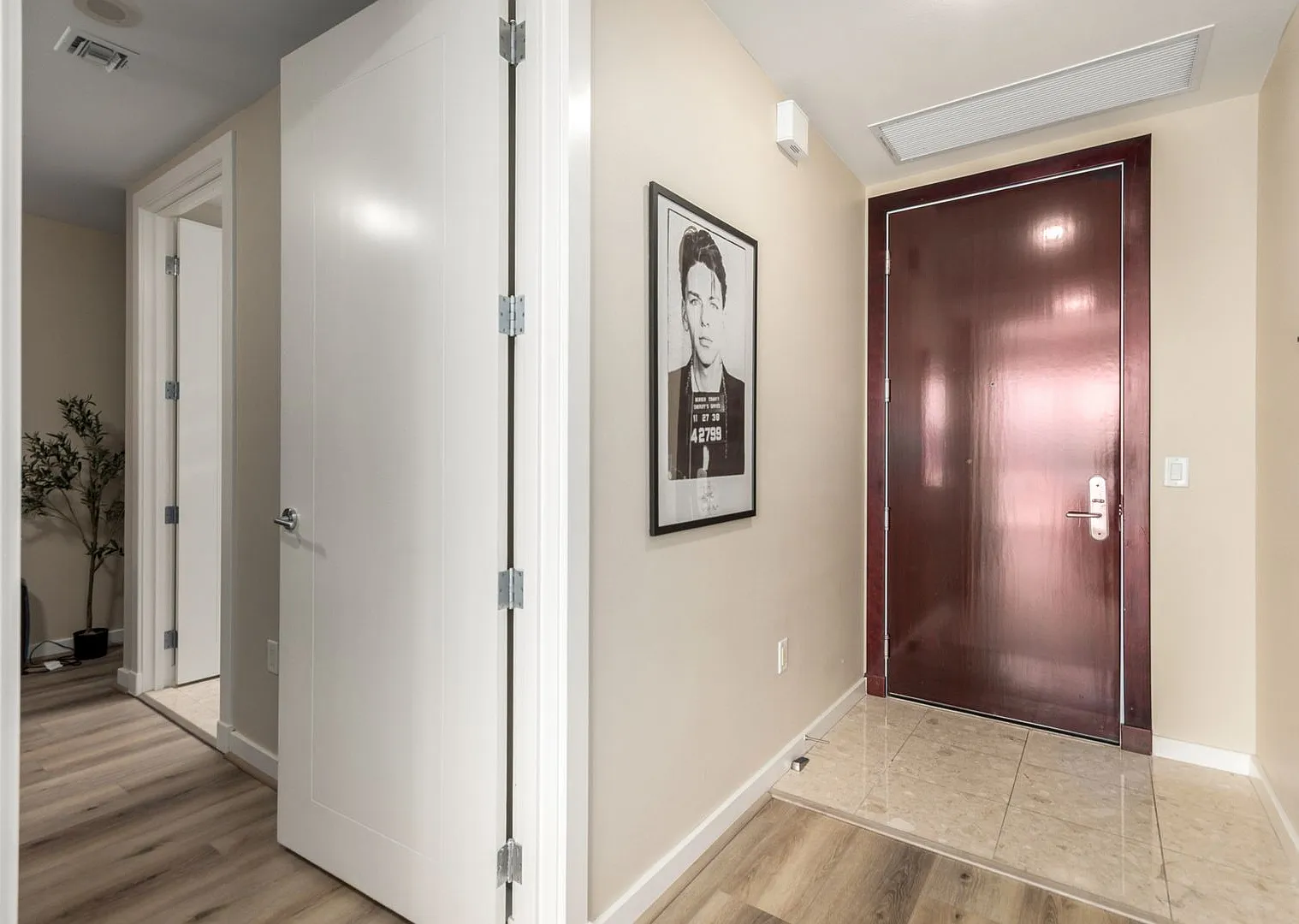 Fully Furnished Panorama Unit — Photo 4