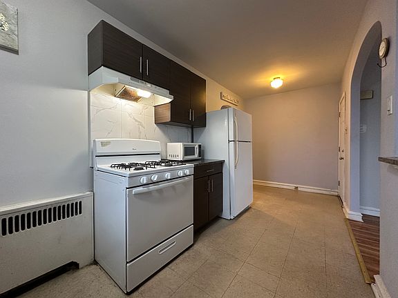 4th image of 4221 Devereaux St #2