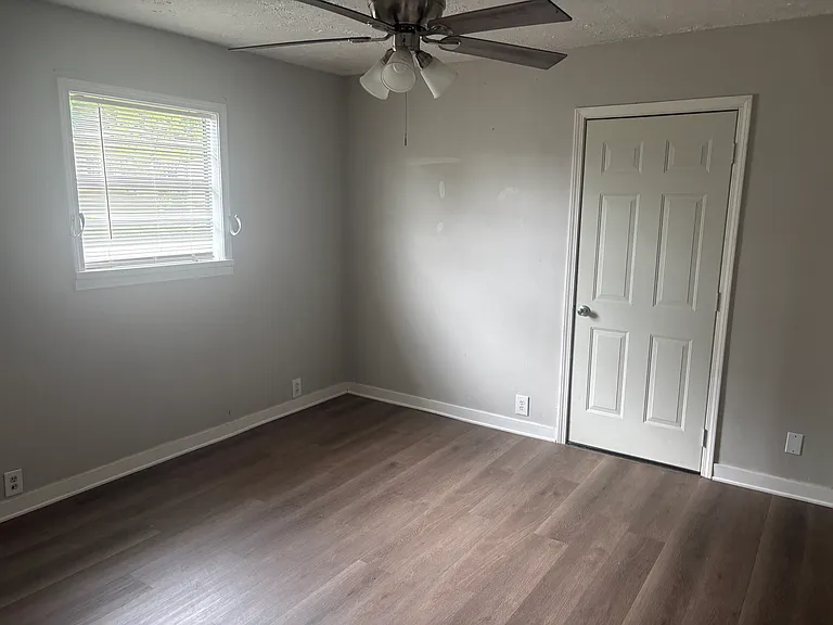 907 N Chamberlain Ave #1/2 — Photo 4