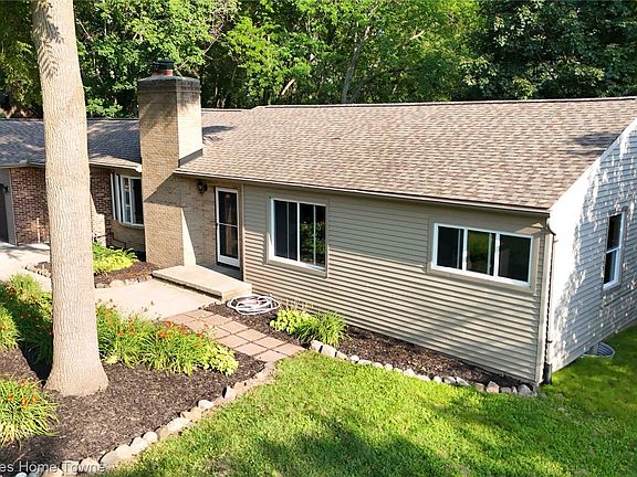 3rd image of 3855 N River Rd