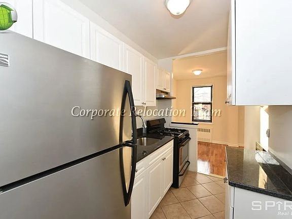 4th image of 3091 Crescent St APT 1G