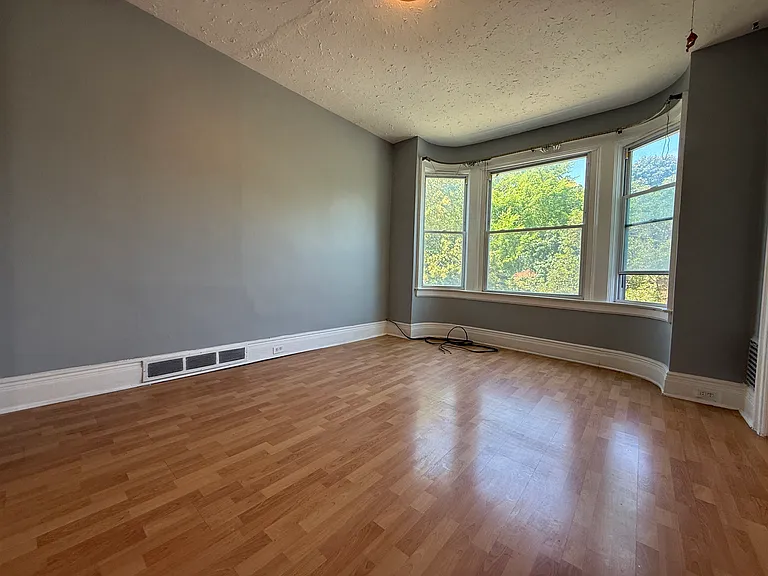 Living room with 3 windows