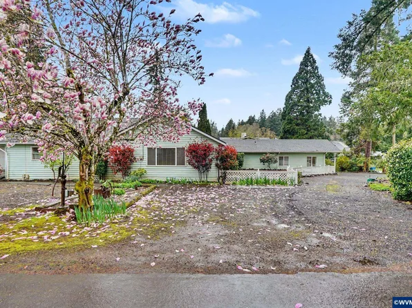 390 Salem Heights Ave S, Salem, OR 97302