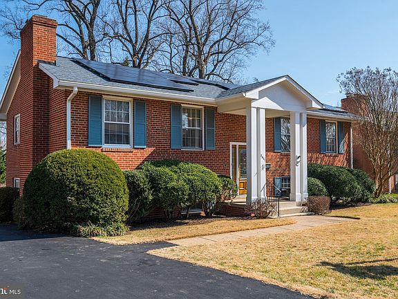 2nd image of 2621 Woodley Pl
