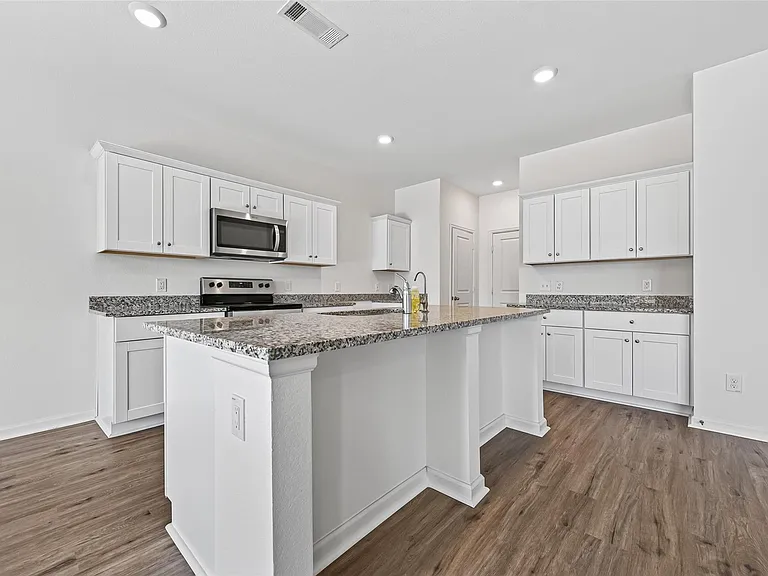 654 Amesbury Rd — Photo 24