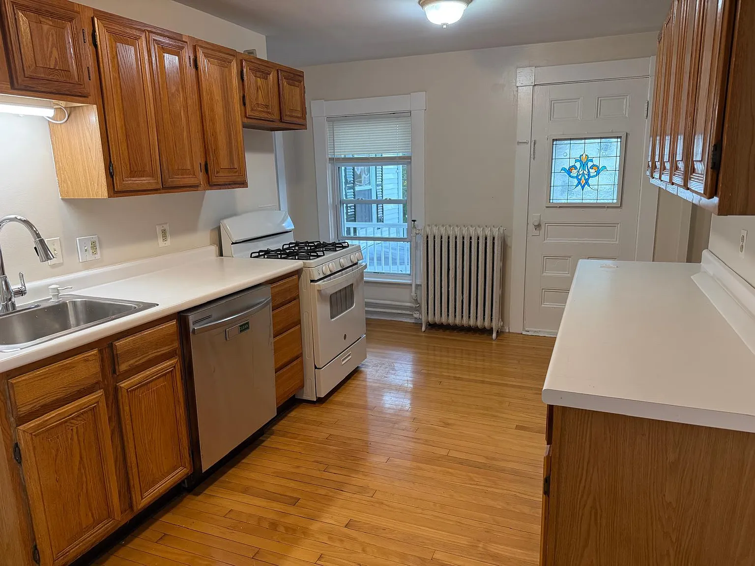4 bed, 1.5 bath, 1513 sqft, $3,350 — Photo 2