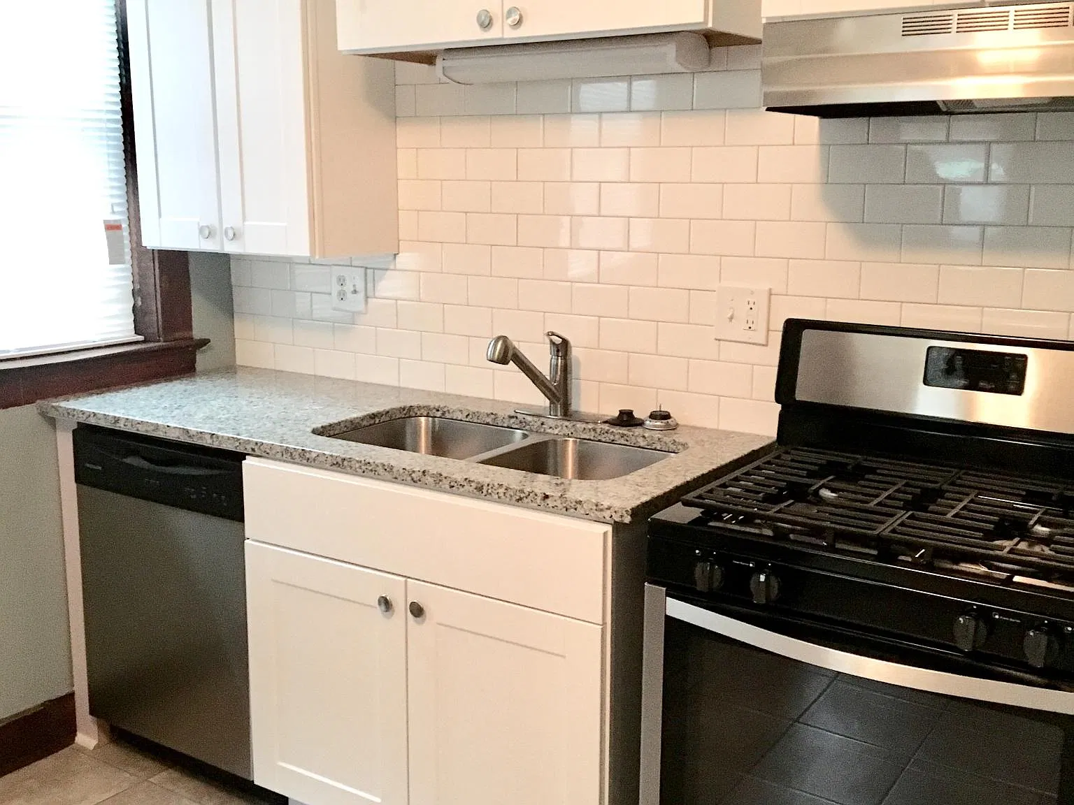3720 Wyandotte St — Photo 2