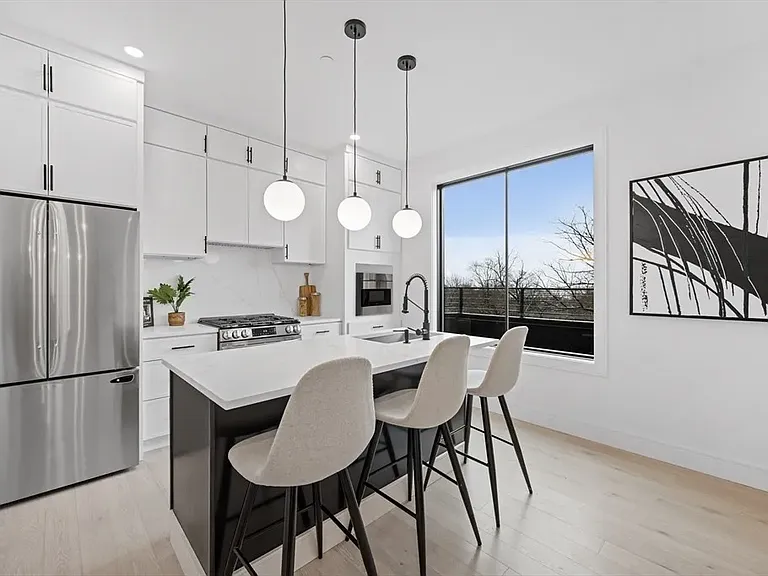 490 Bennington St #7 — Photo 4
