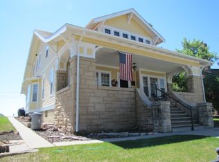 26 E Wentworth St, Newcastle, WY 82701