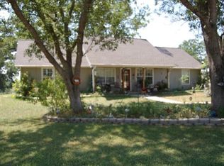 1009 3rd St, Lexington, TX 78947