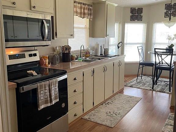 3rd image of 3133 Longview Dr
