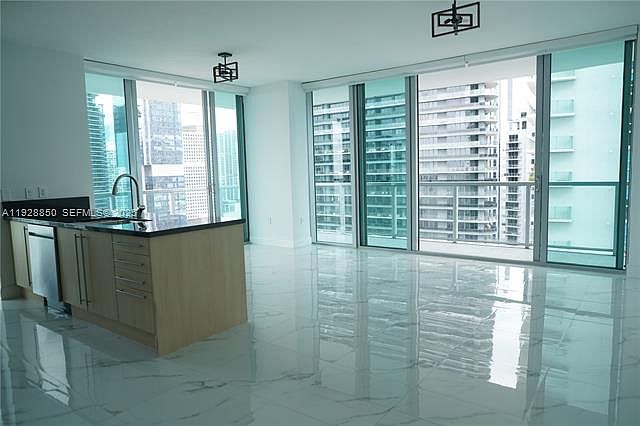 1st image of 1111 SW 1st Ave APT 3320