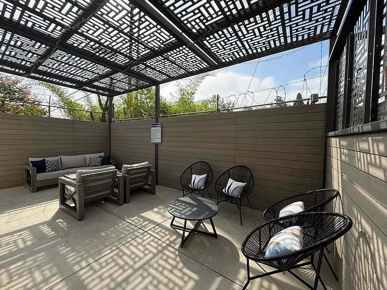 4770 York Blvd. — Photo 31