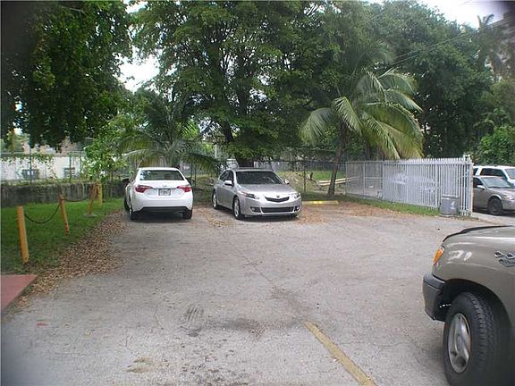 4th image of 1525 NW 19th Ter APT 22