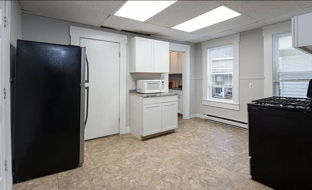 2 bed, $1,900 — Photo 2